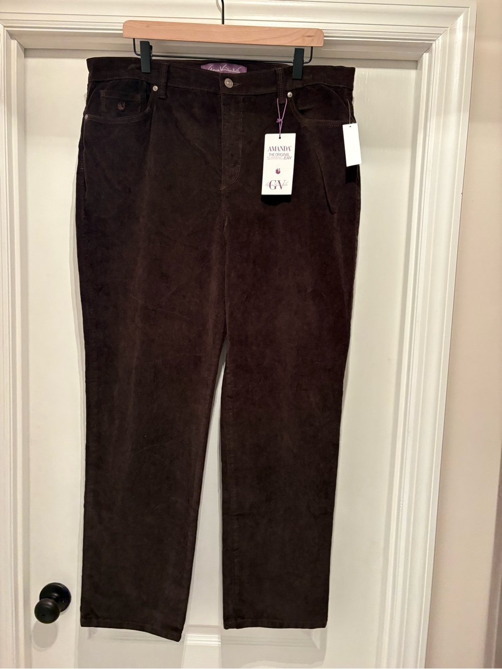Women’s Gloria Vanderbilt Amanda dark brown corduroy pants size 16 NWT